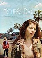 Mother's Day (2014) Scènes de Nu