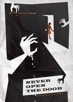 Never Open the Door (2014) Scènes de Nu