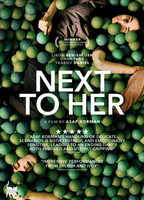 Next to Her (2014) Scènes de Nu