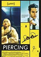 Piercing (2018) Scènes de Nu