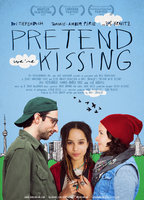 Pretend We're Kissing (2014) Scènes de Nu