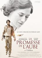 Promise at Dawn (2017) Scènes de Nu
