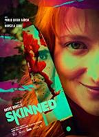 Skinned (2021) Scènes de Nu