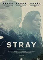 Stray (2018) Scènes de Nu
