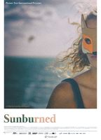 Sunburned (2019) Scènes de Nu