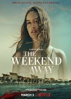 The Weekend Away (2022) Scènes de Nu