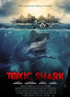Toxic Shark 2017 film scènes de nu