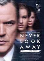 Never Look Away (2018) Scènes de Nu