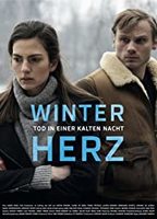 Winterherz: Tod in einer kalten Nacht (2018) Scènes de Nu