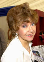 Prunella Scales nue