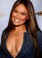 Tia Carrere nue