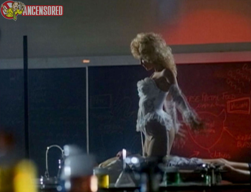 Judy Landers Nue Dans Ma Prof Est Une Extraterrestre 