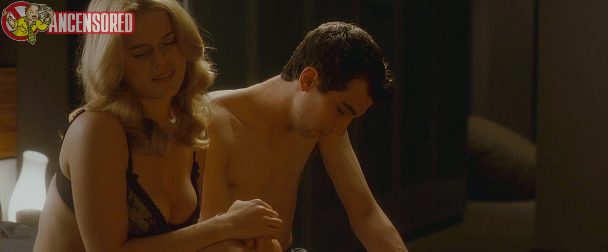 Alice Eve Nue Dans Trop Belle