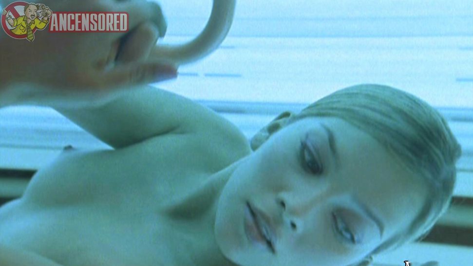 Laura Osswald nackt - 🧡 Celebrity Nudeflash - picture - 2020_4/original/La...