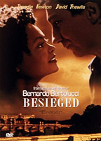 Besieged (1998) Scènes de Nu
