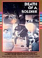 Death of a Soldier (1986) Scènes de Nu