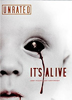 It's Alive (2009) Scènes de Nu