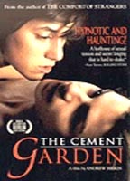 The Cement Garden (1993) Scènes de Nu