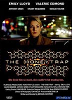 The Honeytrap (2002) Scènes de Nu
