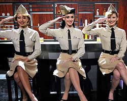 VH1 Divas: Salute The Troops scènes de nu