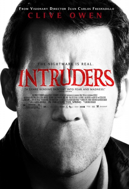 Intruders (2011) Scènes de Nu